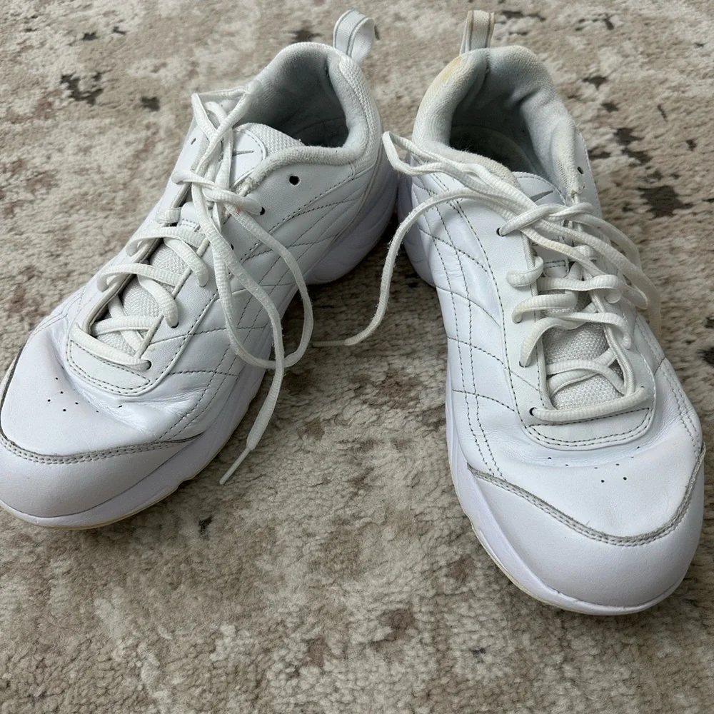 Nike Walk Women’s Size 9 White Airliner Sneaker 315708-101 2009